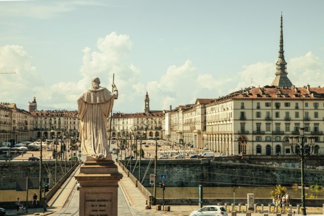 Piazza Vittorio Veneto a Torino con una veduta del fiume Po.