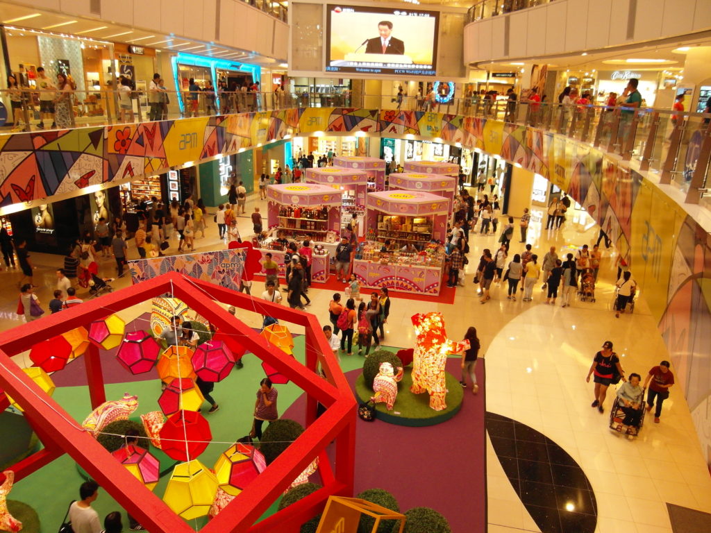 Un grande magazzino della città cinese di Hong Kong. 