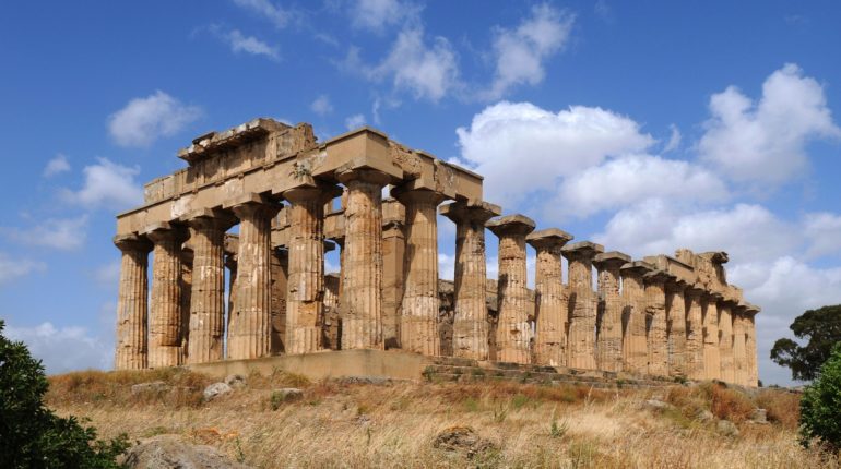 Uno dei templi della Valle dei Templi in provincia di Agrigento