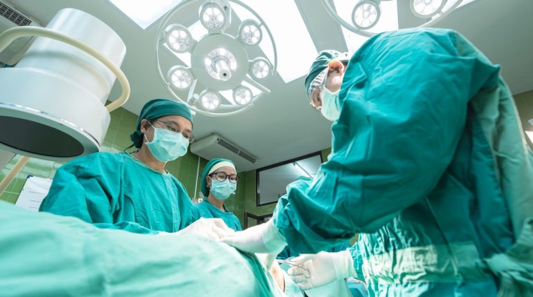 Sala operatoria durante un intervento