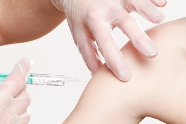 Esecuzione di vaccino sul braccio