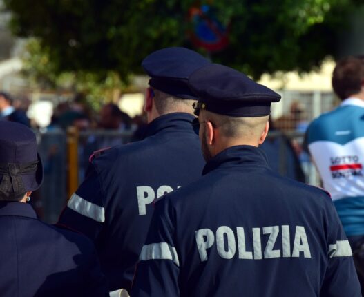 Polizia: uomini in divisa